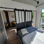 Port Stylowy Loft- W Cenie Klimatyzacja, Baseny, 2 Jacuzzi, Sauna, Szlafroki, Bawialnia Apartment