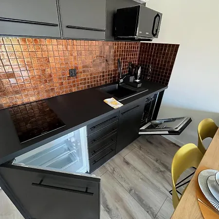 Port Stylowy Loft- W Cenie Klimatyzacja, Baseny, 2 Jacuzzi, Sauna, Szlafroki, Bawialnia 아파트 코워브제크