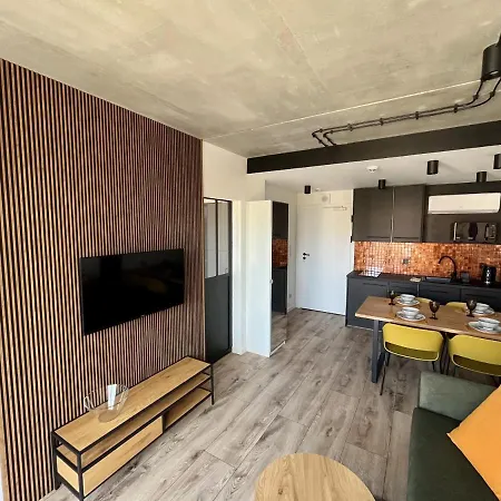 Port Stylowy Loft- W Cenie Klimatyzacja, Baseny, 2 Jacuzzi, Sauna, Szlafroki, Bawialnia Apartment Kolobrzeg