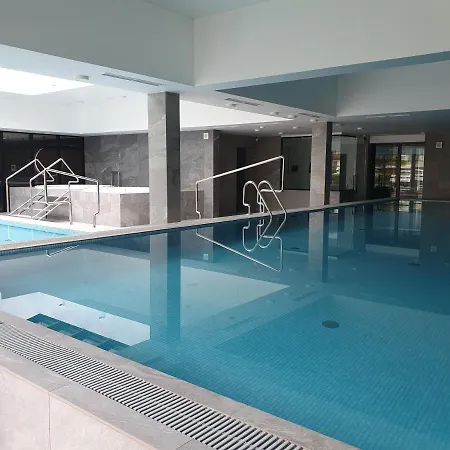 Port Stylowy Loft- W Cenie Klimatyzacja, Baseny, 2 Jacuzzi, Sauna, Szlafroki, Bawialnia Apartment Kolberg